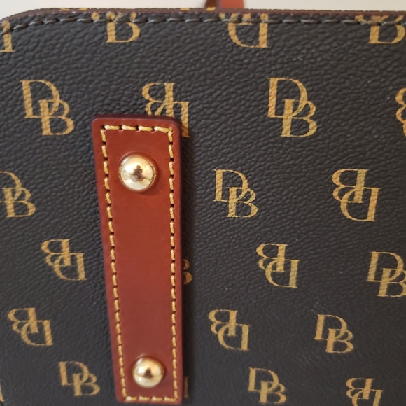 Dooney and Bourke small gretta Brianna w/pouch - Picture 9 of 13